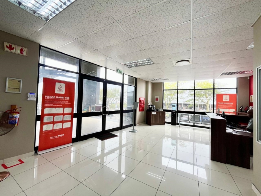 To Let commercial Property for Rent in Beacon Bay North Eastern Cape